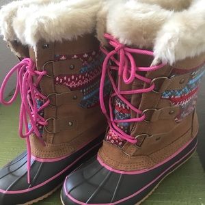 NWT Khombu Boots size 4